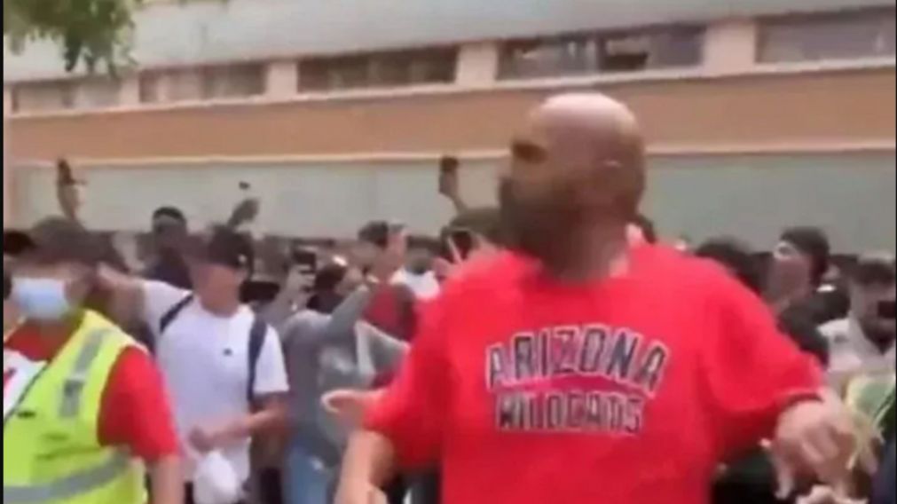 El hombre que fue detenido y luego liberado por el episodio que tuvo lugar en un colegio de Estados Unidos.