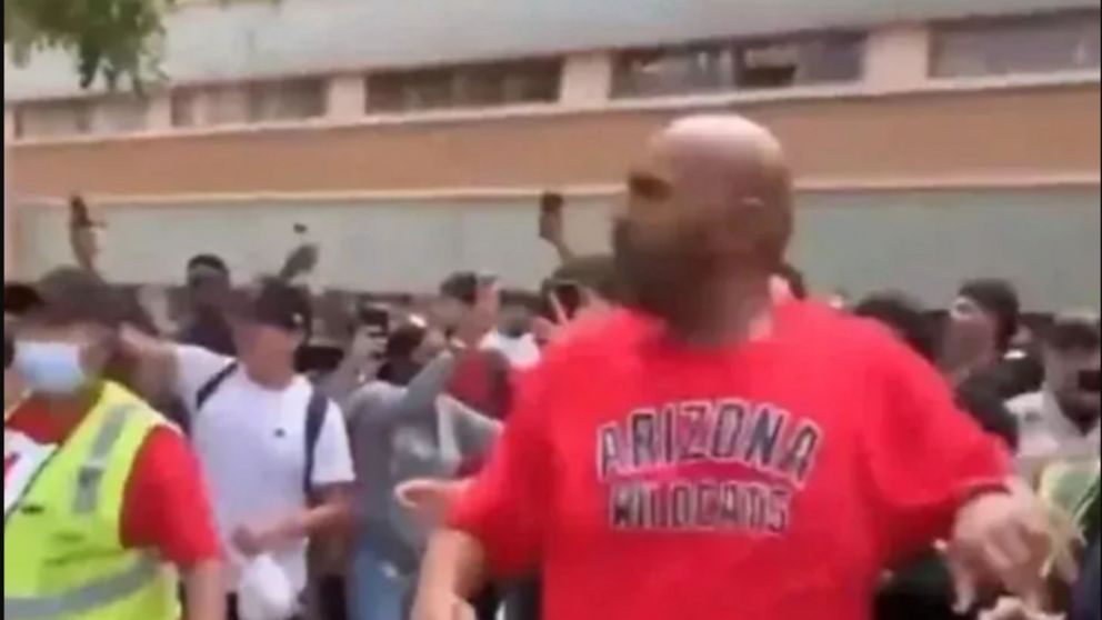 El hombre que fue detenido y luego liberado por el episodio que tuvo lugar en un colegio de Estados Unidos.