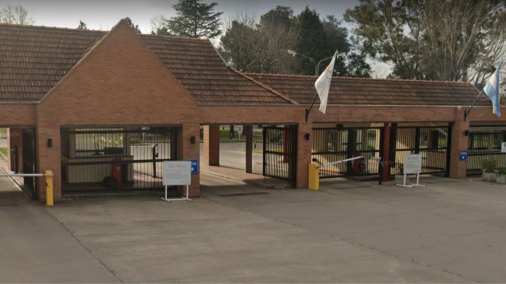 El cad�ver del hombre apareci� a pocos metros de Los Cardales Country Club.