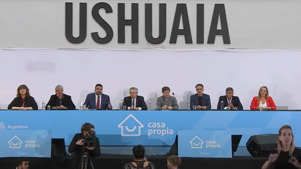 Alberto Fernández entregó el crédito 50 mil para la construcción en Tierra del Fuego.