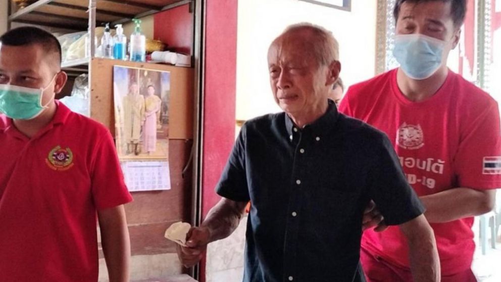 El anciano de 72 años perdió contacto con sus dos hijos por conservar el cuerpo de su mujer.