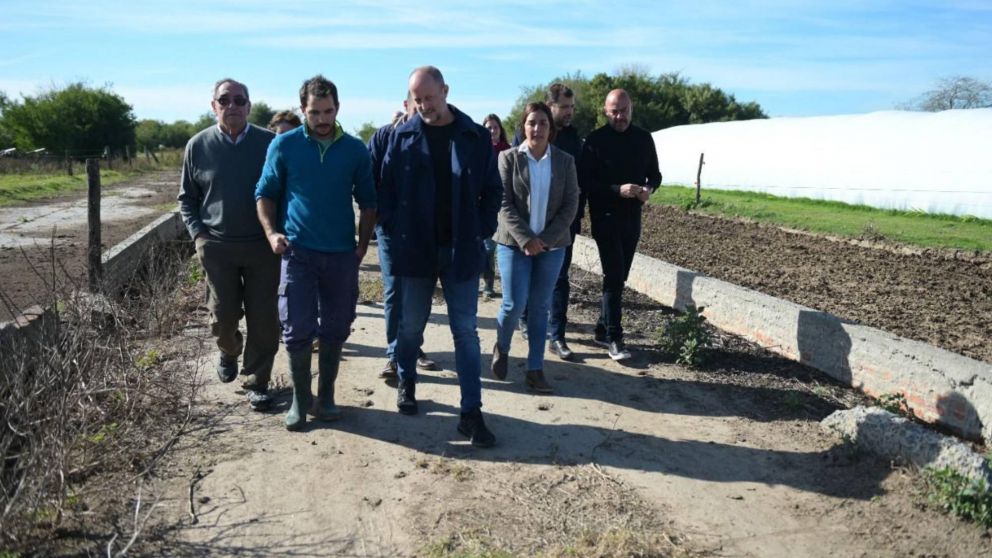 Martín Insaurralde de recorrida por Ranchos: "Nuestro compromiso es estar al lado del que invierte y genera empleo".