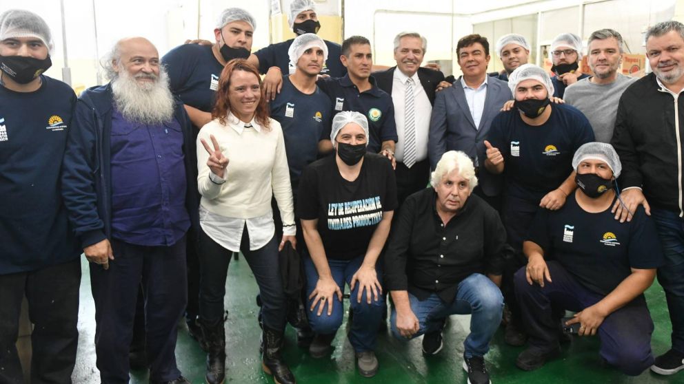 Alberto Fernández participa en la Aceitera La Matanza del lanzamiento del Registro Nacional de Empresas Recuperadas.