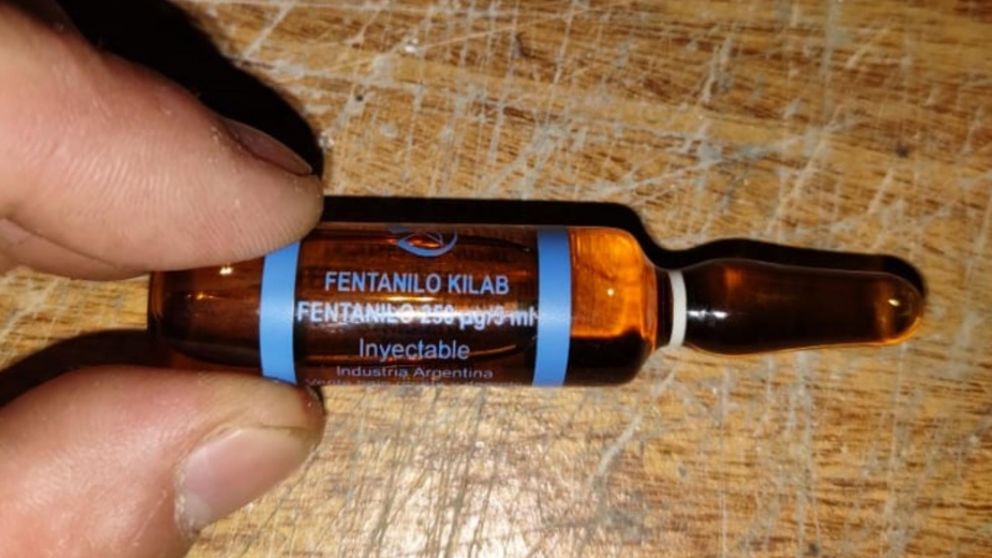 Esta es una de las ampollas de fentanilo que fue secuestrada por las autoridades policiales.