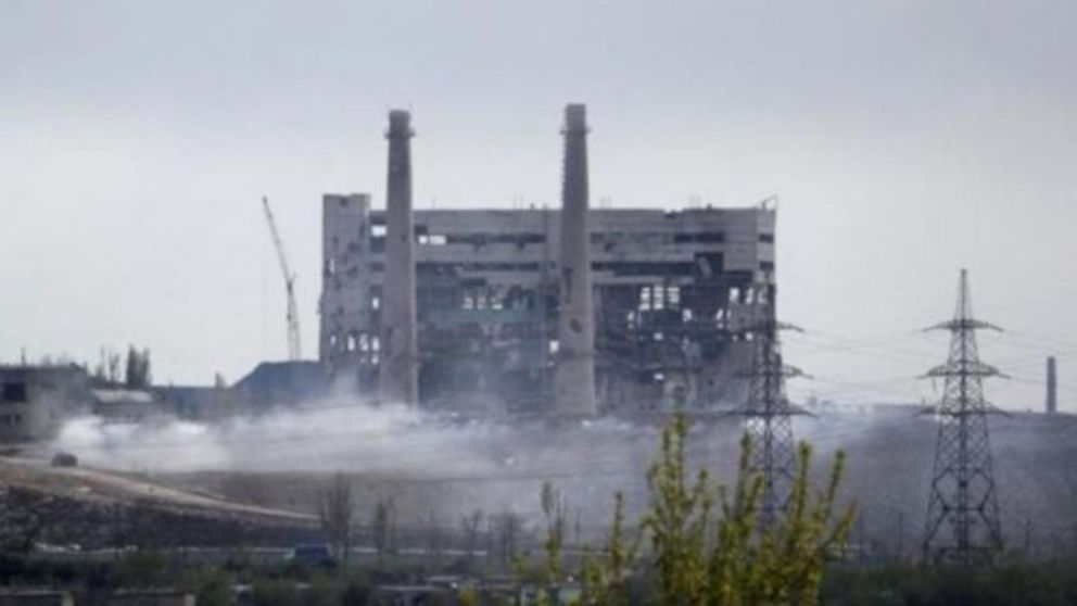 La f�brica est� bajo intenso fuego de las tropas rusas (gentileza Telesur).