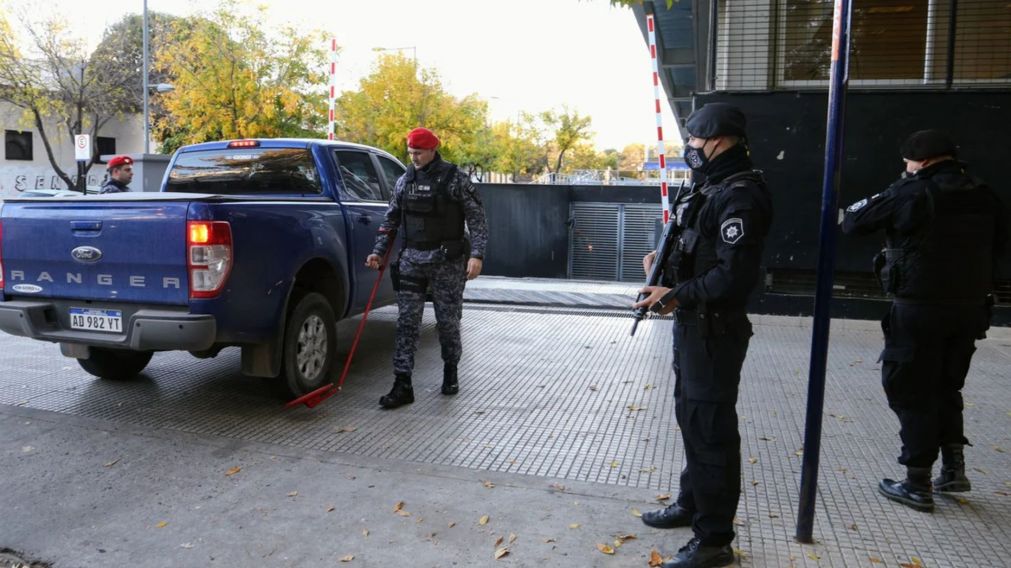 El mega operativo en la sala de audiencias.