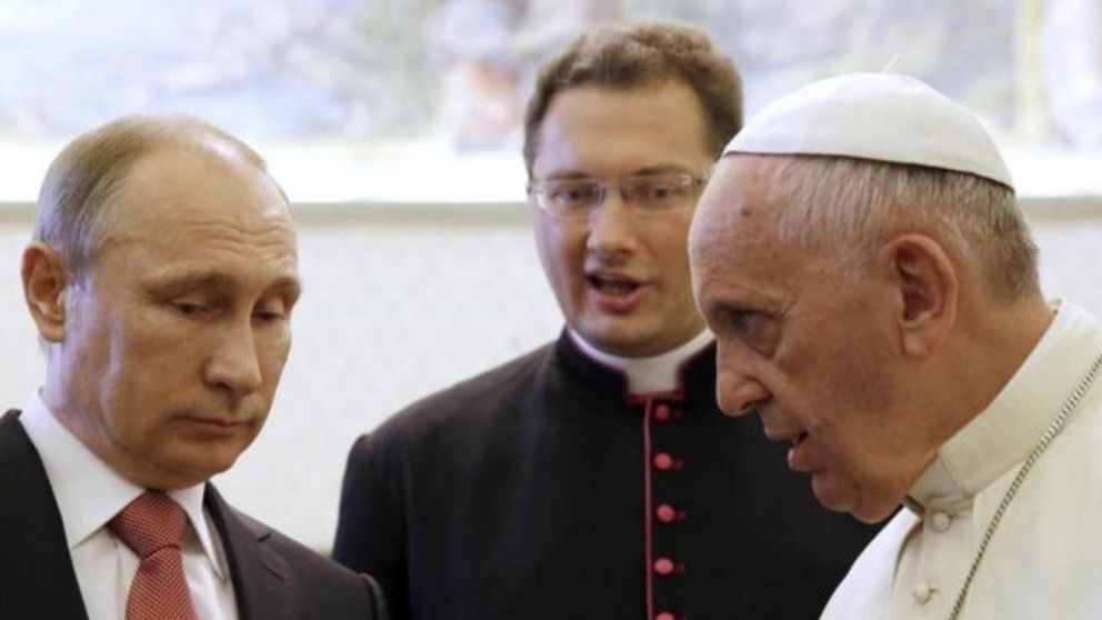 Vladimir Putin y Francisco no dialogan desde diciembre de 2021, cuando se intercambiaron mensajes de fin de año (Archivo).
