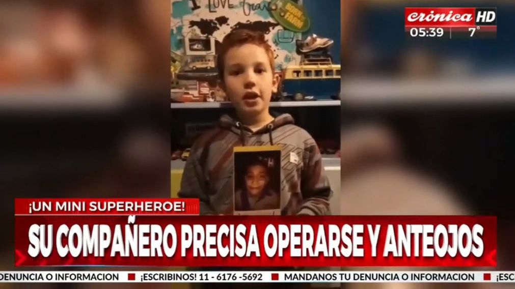 Un nene de 9 años le donó sus ahorros a su amigo y lanzó una campaña para comprarle anteojos nuevos (imagen captura vídeo).