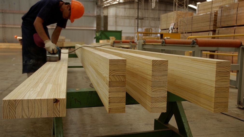 Los trabajadores de la madera cerraron la paritaria 2021-2022 con una suba del 66%.