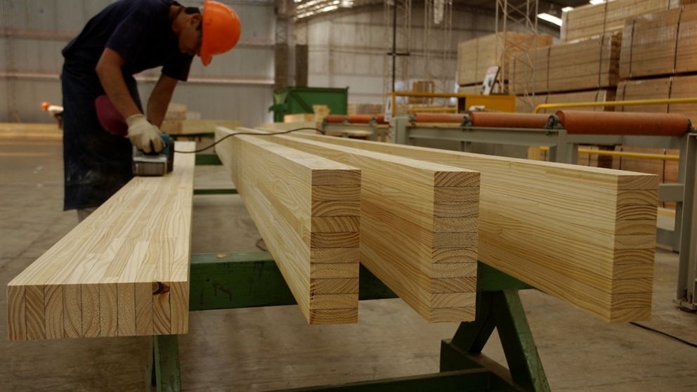 Los trabajadores de la madera cerraron la paritaria 2021-2022 con una suba del 66%.