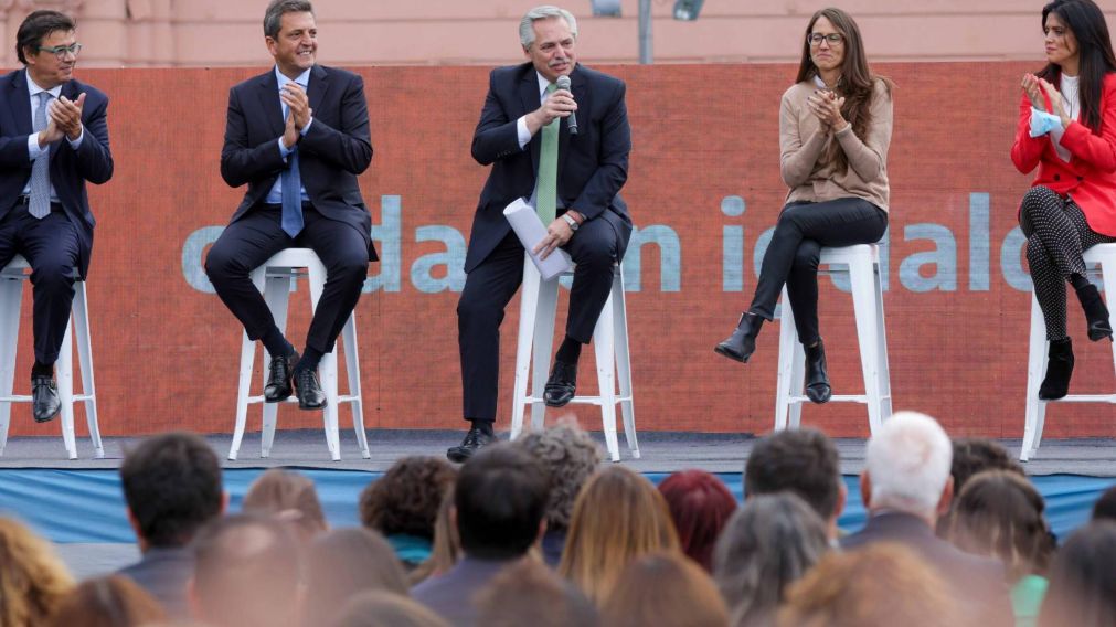 Alberto Fern�ndez present� el proyecto de ley "Cuidar en Igualdad": "Para que la suerte de las mujeres y los derechos de la igualdad no queden en una declamaci�n pol�tica".