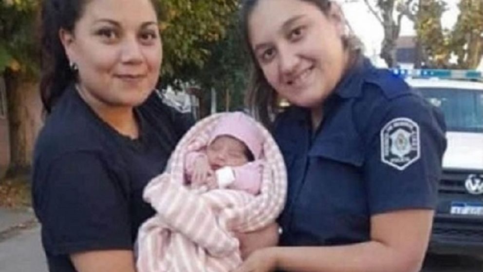 Abandonaron a una beba de pocos d�as en una cabina de gas