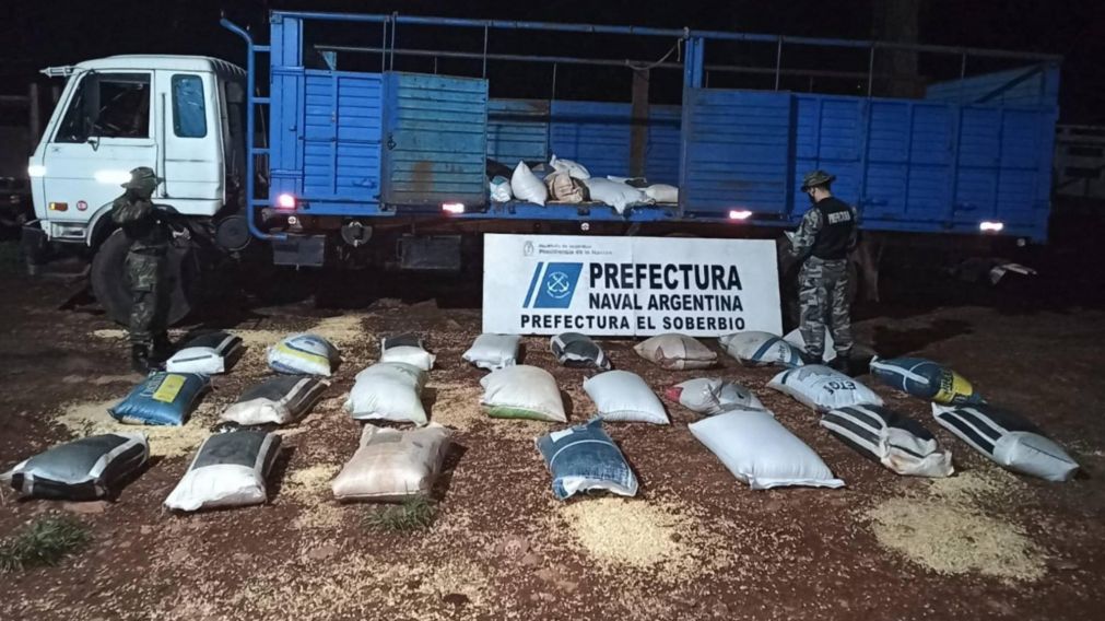 Contrabando de granos: así secuestran 21 toneladas de soja.