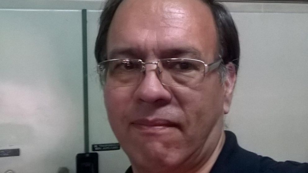 Juan Jos� Alajar�n, de 59 a�os, fue asesinado cuando acompa�aba a su hijo en Glew.