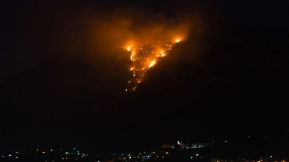 Una bola de fuego cruzó el cielo a toda velocidad y generó pánico en Estados Unidos (imagen Facebook).