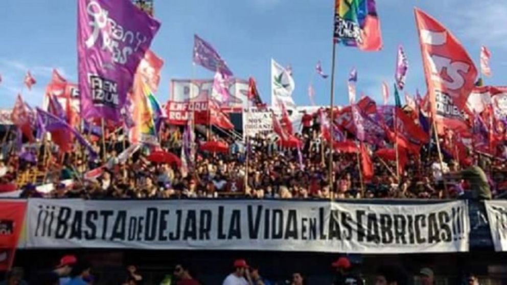 Los partidos de izquierda convocaron a marchar por la recuperación salarial y en contra del acuerdo con el FMI (gentileza La Izquierda Diario).