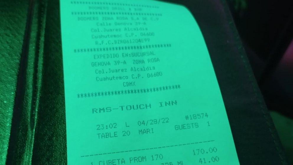 El tuitero no fue el primero en criticar al polémico bar en las redes sociales.