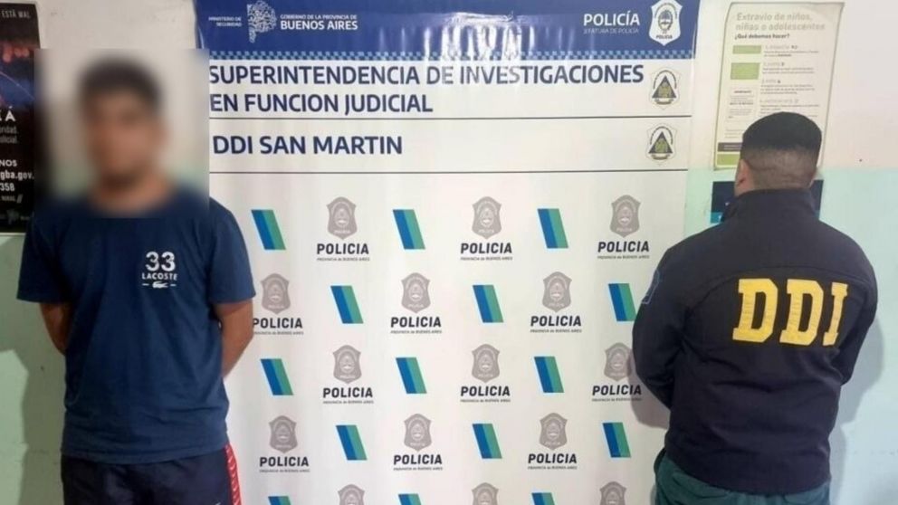 Este es el sospechoso, de 26 años, que fue arrestado por los efectivos policiales.