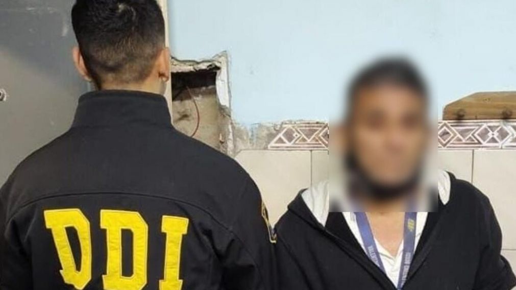 Este es uno de los sujetos que fue arrestado por los investigadores policiales.