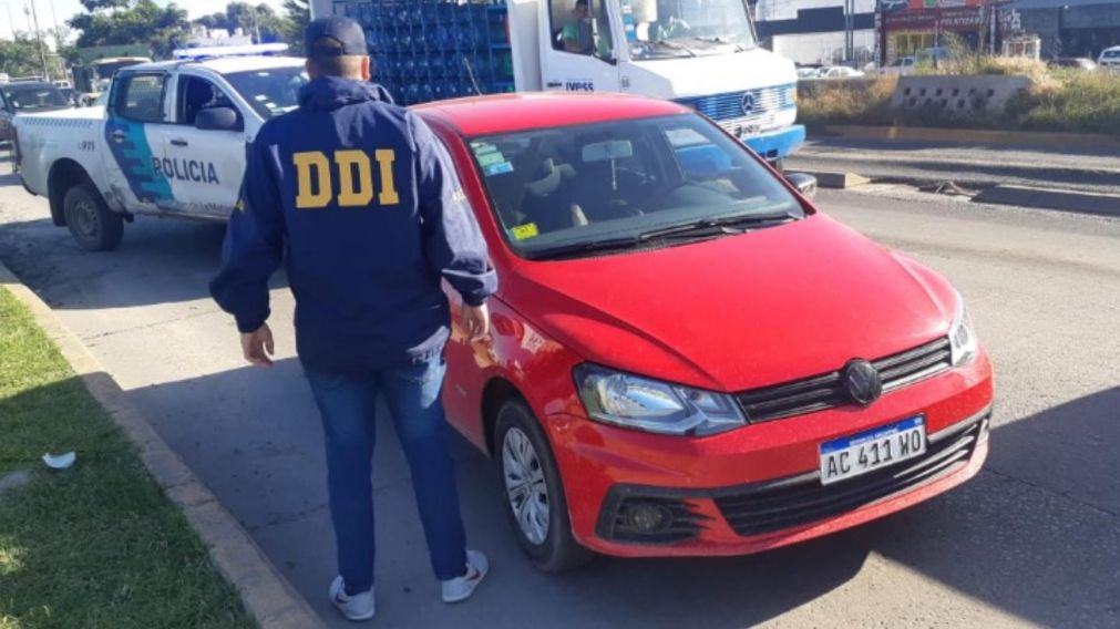 Este es el vehículo que había sido sustraído por el grupo de malvivientes.
