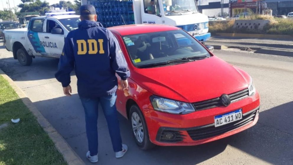 Este es el vehículo que había sido sustraído por el grupo de malvivientes.