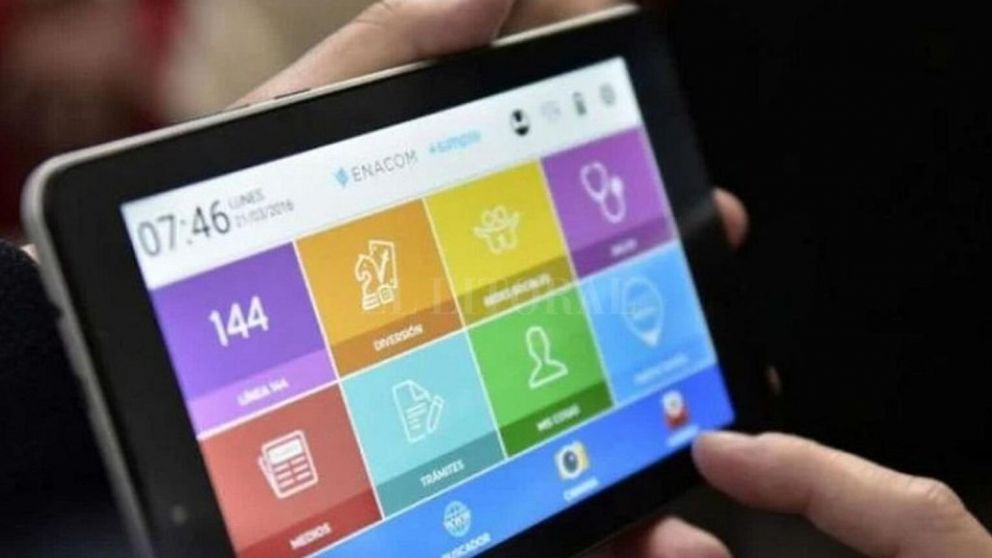 El programa Conectando Con Vos entrega tablets gratuitas a más de el acceso de los sectores vulnerables a las tecnologías de la información.