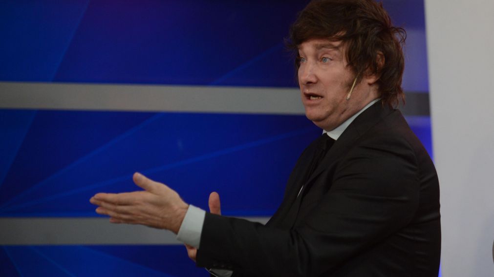 Javier Milei volvió a generar polémica al responder sobre su chaleco antibalas. (Foto: Hernán Nersesian)