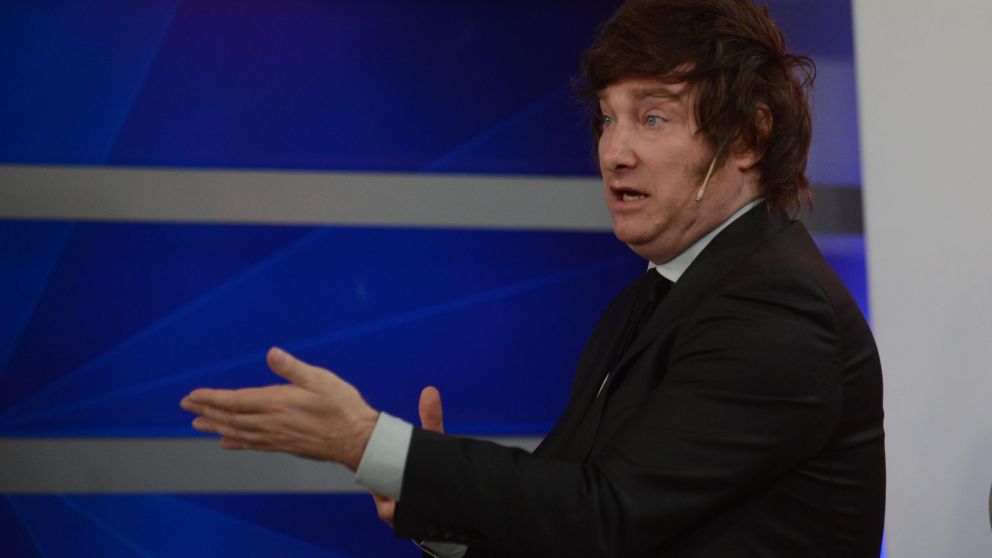 Javier Milei volvió a generar polémica al responder sobre su chaleco antibalas. (Foto: Hernán Nersesian)