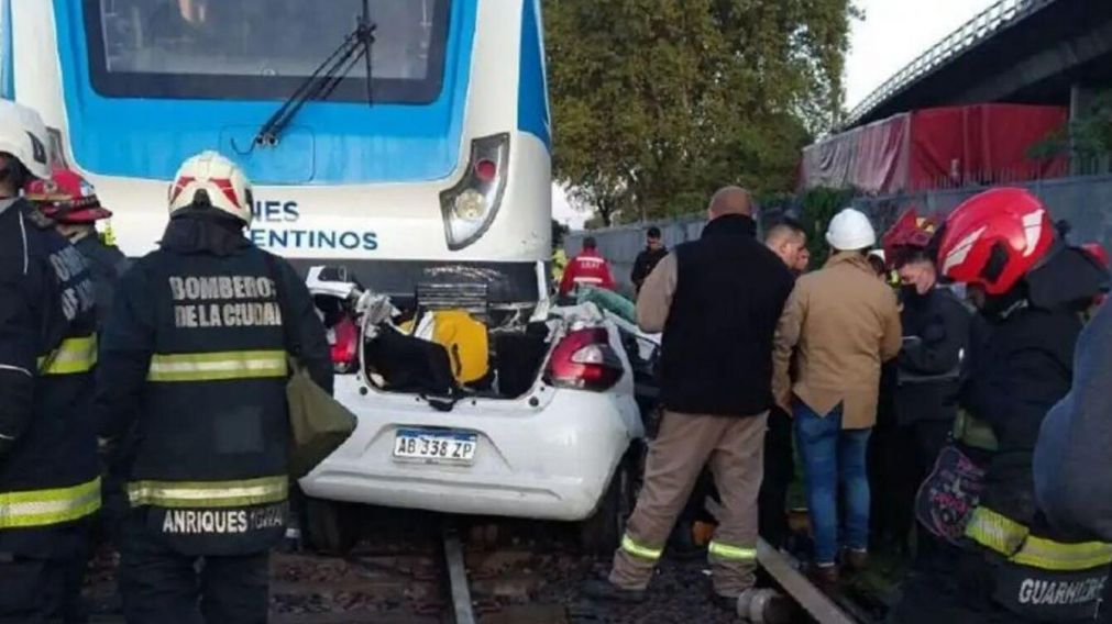 El conductor result� herido y trasladado al hospital V�lez S�rsfield (T�lam).