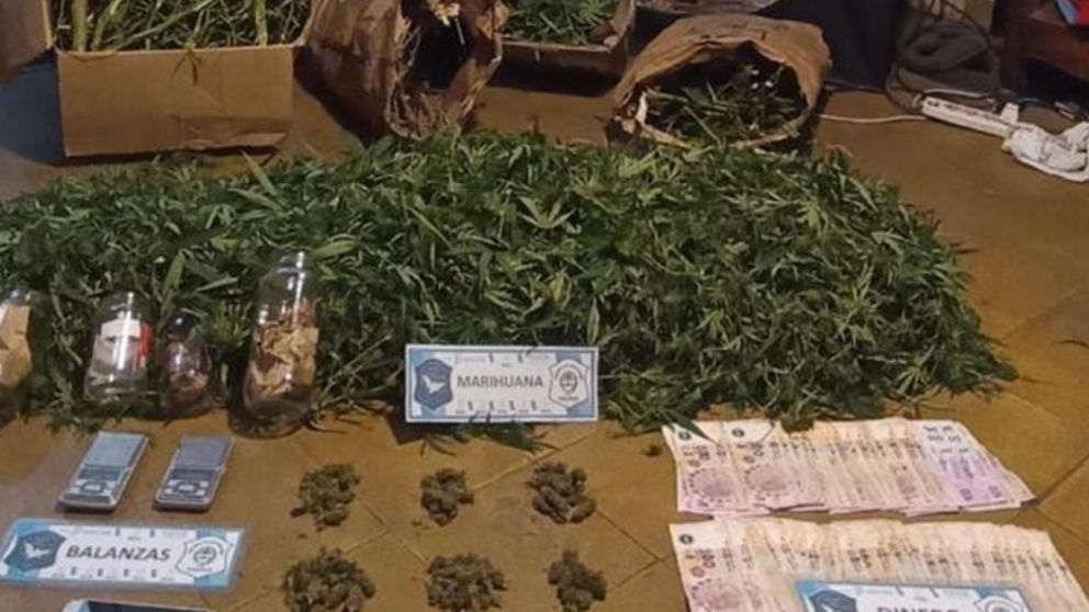 Estos son algunos de los objetos que fueron secuestrados por los pesquisas policiales.