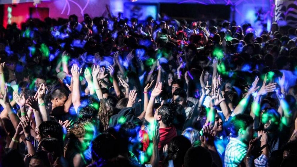 Los peligros de la noche para las adolescentes.