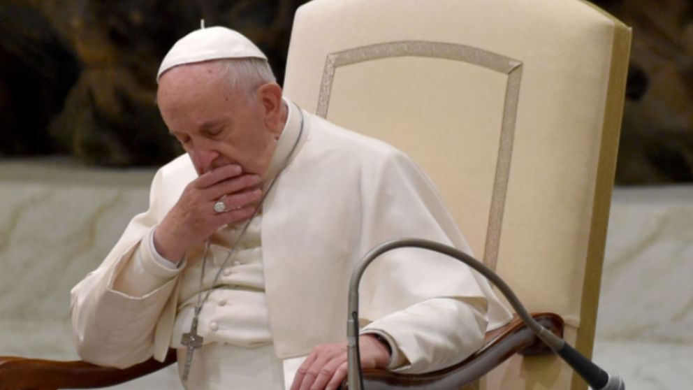 Francisco suspendi� nuevamente sus actividades por un problema de salud.