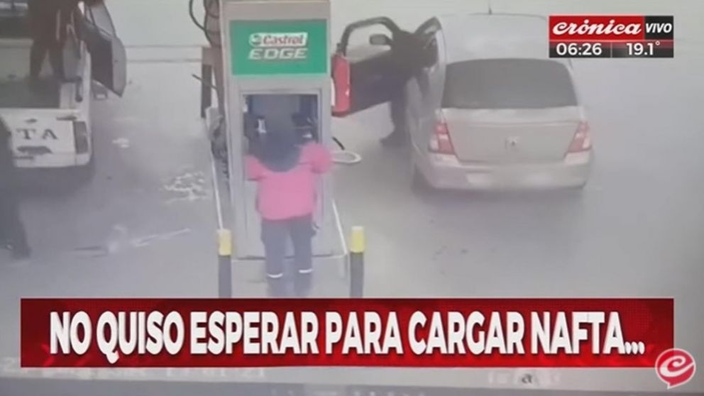 El agresor estaba acompañado por su familia en el momento del ataque (Captura de pantalla).