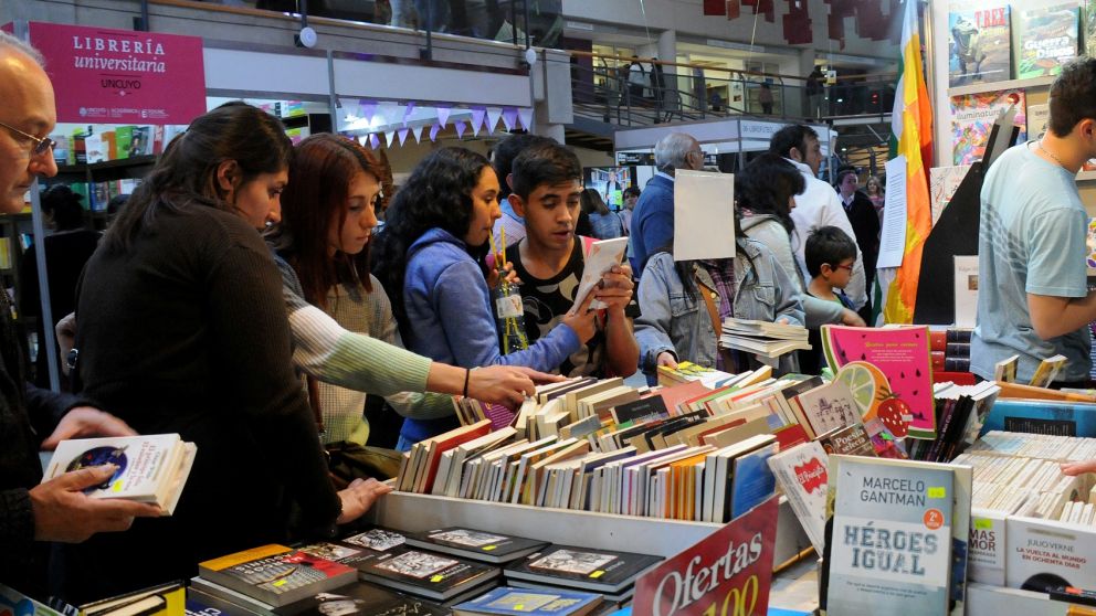 La Feria del Libro abrirá sus puertas de lunes a viernes de 14 a 22 horas y sábados y domingos de 13 a 22.