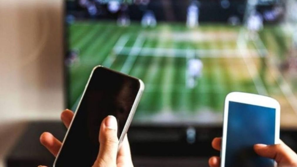 El Gobierno autorizó subas en las tarifas de celulares, telefonía fija, internet y TV.