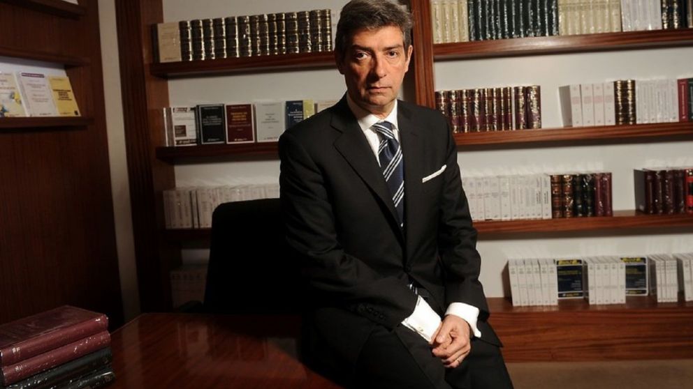 Rosatti cuenta con una amplia trayectoria en el ámbito judicial y el mundo de la política.