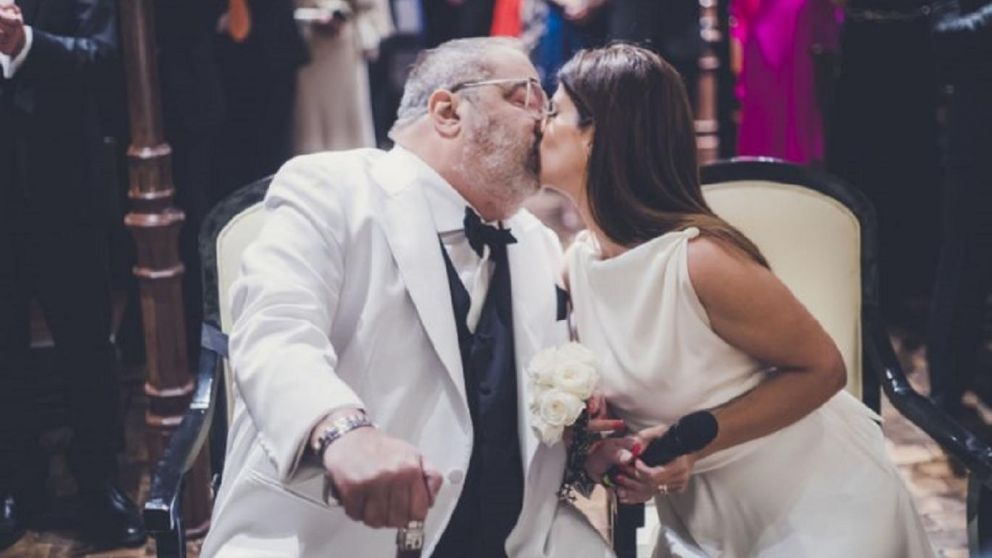 Jorge Lanata y Elba Marcovecchio se casaron este s�bado en Exaltaci�n de la Cruz (Gentileza Pronto).