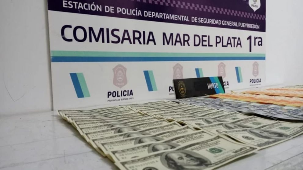 La plata secuestrada en la casa de la cuidadora del jubilado asaltado.