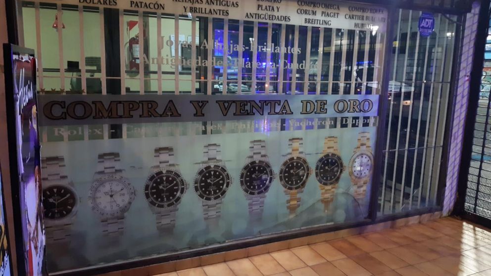 Los investigadores creen que los detenidos intentaban robar esta joyería.