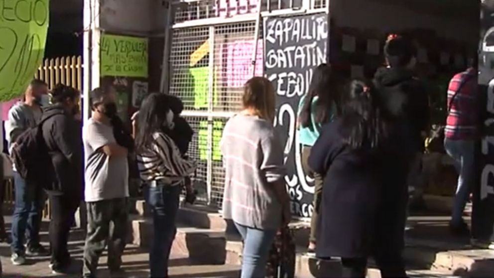 La enorme cola en la verduler�a es un cl�sico. 