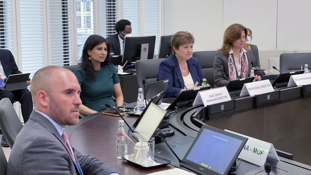 "Unos tienen ganancias inesperadas por la guerra mientras miles de millones sufren la suba de precios", aseguró en Washington. (Foto: Télam)
