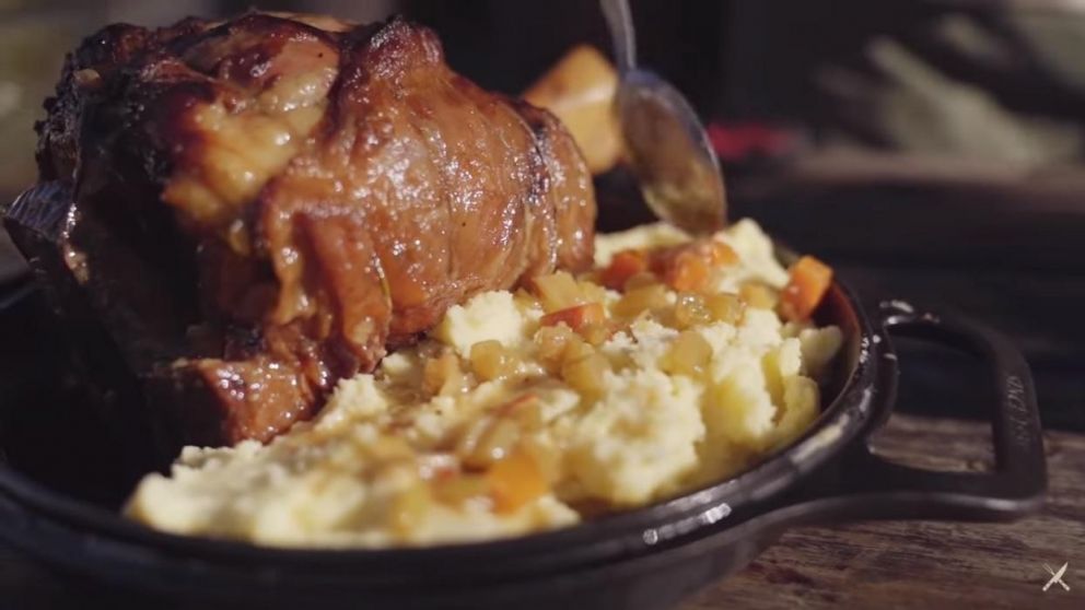 Exquisita preparación al horno de barro para disfrutar con tus seres queridos durante los días más frescos.
