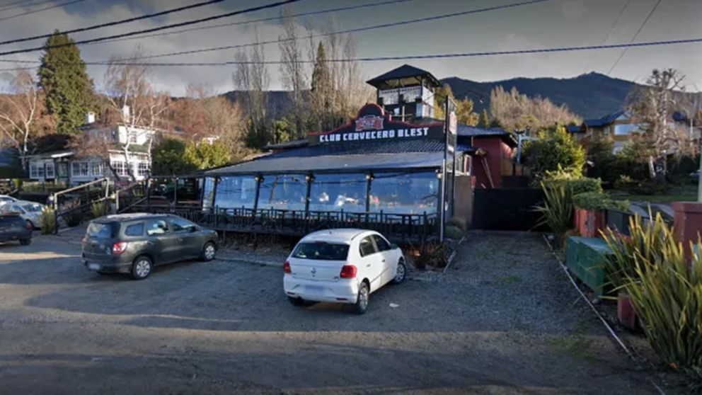 Un hombre quiso irse sin pagar de una cervecería y atacó a varias personas con gas pimienta (imagen El Cordillerano).