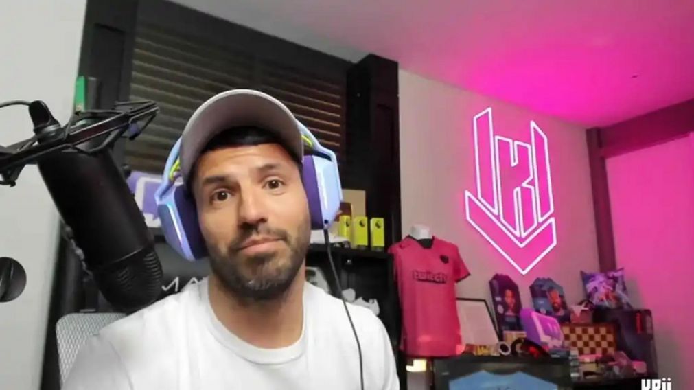 El Kun Ag�ero en su nueva faceta como influencer gamer.