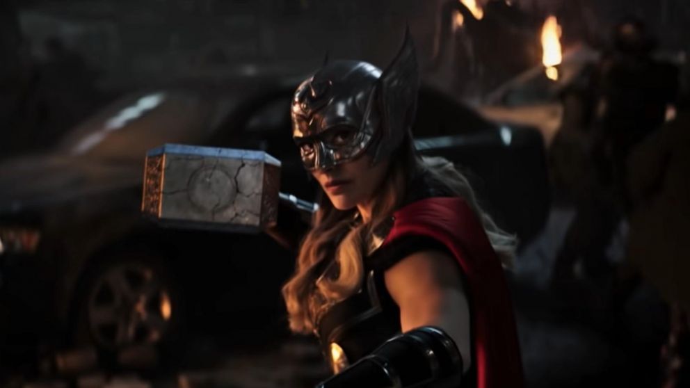 Natalie Portman regresa a Marvel en el nuevo tráiler de "Thor: Amor y Trueno".