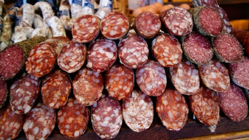 Salames, chorizos, jamones y distintos derivados del cerdo que no han sido bien elaborados pueden contagiar la triquinosis (Imagen ilustrativa).