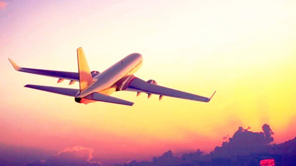 Padres tomaron precauciones antes de volar por primera vez con su beb� y sorprendieron a los pasajeros (Imagen ilustrativa).