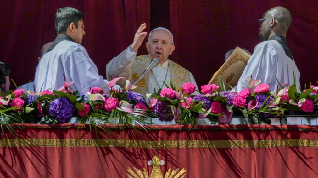 Francisco exigió comprometerse a pedir "la paz" por la guerra entre Rusia y Ucrania (AP).