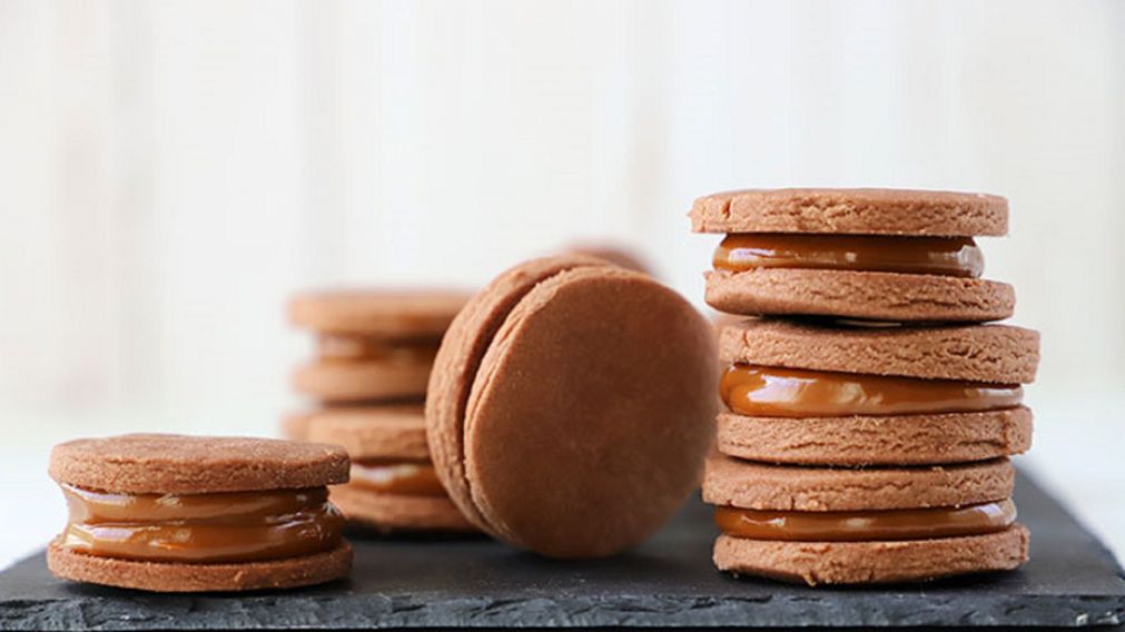 Estos alfajores de chocolates son ideales para la merienda del fin de semana.