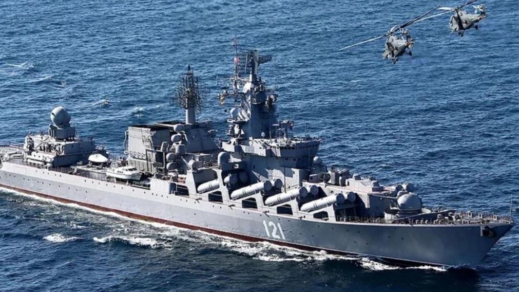 Kiev se atribuyó haber lanzado misiles previamente contra el buque, considerado el más poderoso del Mar Negro.